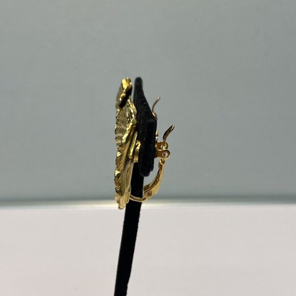 Vintage Crown Trifari Signed Gold-Tone Leaf Clip-On Earrings Ornate Design - Picture 2 of 6